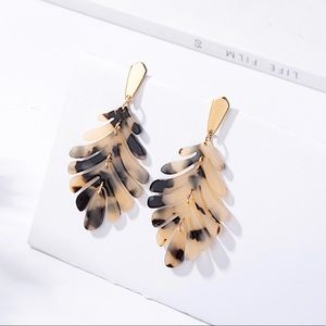 Light Tortoise Dangle Leaf Earrings (013)